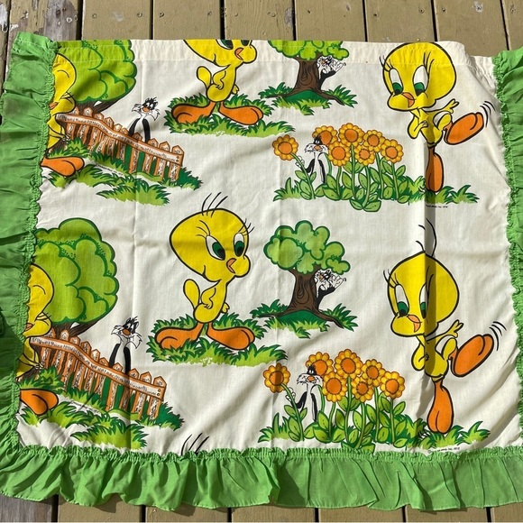 RARE find! Vintage 1975 Warner Bros Tweety and Sylvester curtain set - Picture 2 of 3